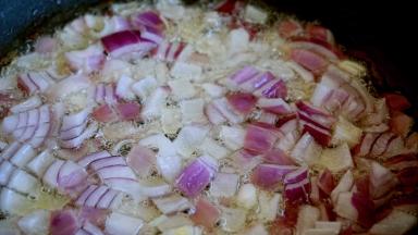 入油锅小火慢慢炸