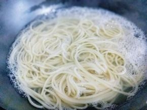 煮熟即可，时间大约8分钟。