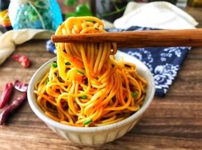 香气扑鼻，味道鲜美的葱油面。