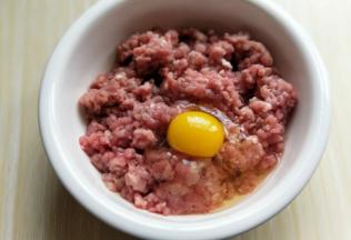 加入一个鸡蛋。