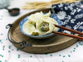 皮薄馅大，汁多。