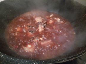 加适量生抽，适量热水，