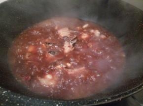 加适量生抽，适量热水，