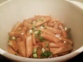 煮至毛芋熟，就可以，撒的葱花出锅。