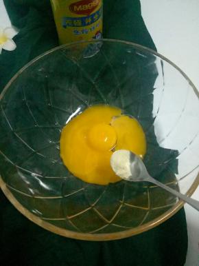 加入美极鲜鸡粉(不用加盐了，美极鲜鸡粉中含盐)