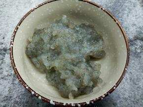 对虾剁成虾泥
