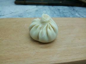 收口捏紧后轻轻扭一下