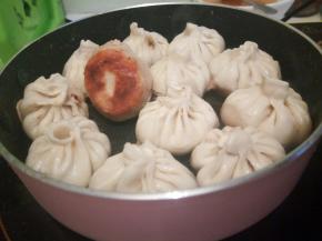 煎至生煎底部金黄