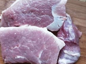 猪肉清洗干净