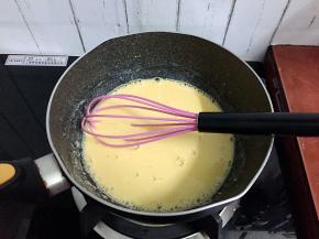 小火慢煮，边煮边搅拌至浓稠即可