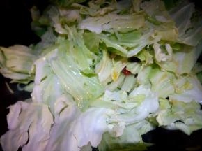 然后再放包包菜翻炒。