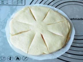 然后在切四刀变成8等份。