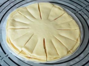 接着再切四刀变成16等份。