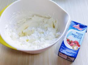 再高速打发至奶油硬性即可。