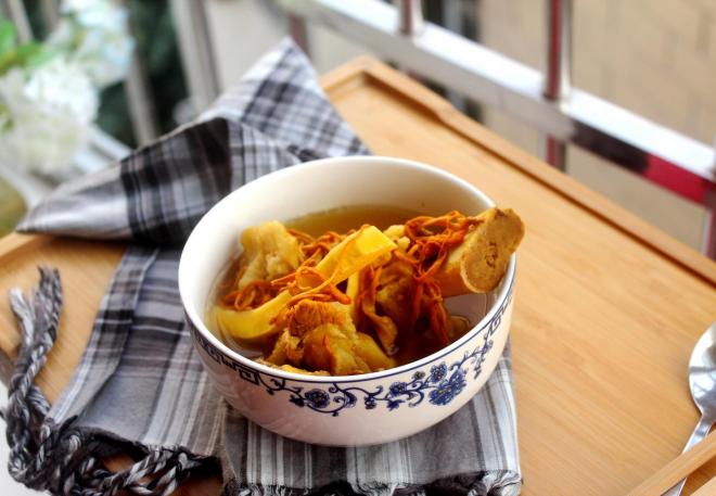 虫草花椰子大骨汤