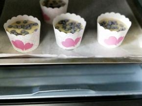 入烤箱中层，180度烤25分钟。