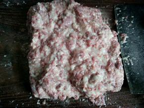 切条，粒，然后剁碎