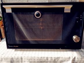 预热美的FUN烤箱，选择上下火模式，160度，15分钟，点击开始，自动开启预热模式，达到温度后会嘀音提示。