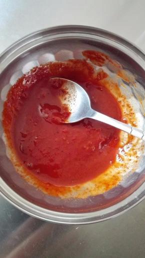 加一点水调成糊状