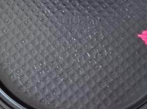 电饼铛预热，刷少许的油