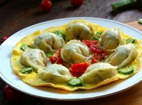 等蛋液完全成熟后，撒上香葱碎、黑胡椒碎即可（这是一份的量，可以再做一锅，很快的）