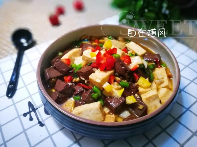 鸭血烩豆腐