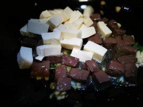 放入豆腐