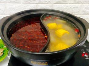 鸳鸯火锅底料已准备妥妥的