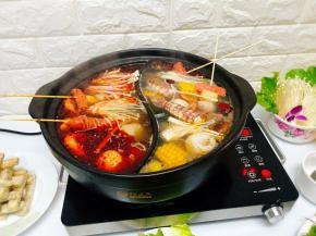 金针菇，青菜等易熟的后面加，边吃边涮