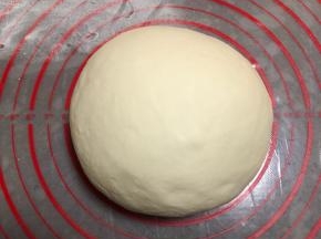 继续揉成光滑的面团