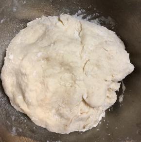 面团揉成团醒10分钟