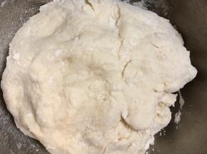 面团揉成团醒10分钟
