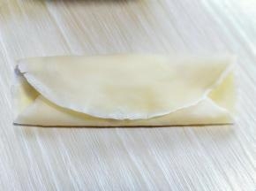 皮对折，如图。