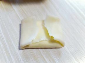 再对折，如图。