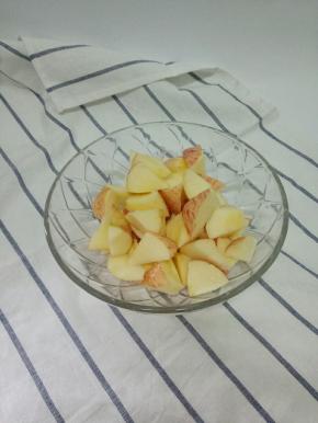 苹果去核切小块，