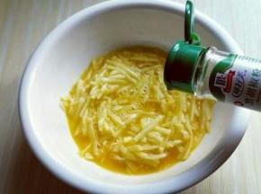 加入胡椒粉。(不喜欢可以不放)