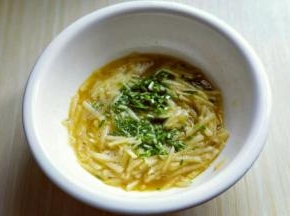 加入切好的葱花。