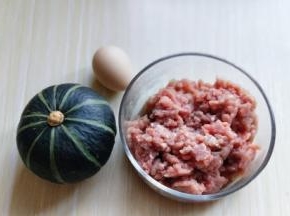 准备好食材:肉糜是我超市买的时候请店员帮忙搅碎的。