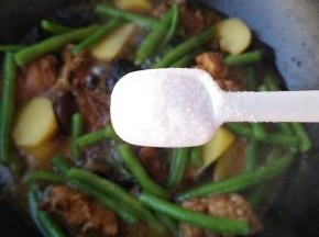 炖好后收汁放盐即可