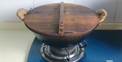 加盖大火煮开转中火，就一直炖煮，中途查看一下水位