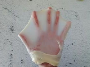 继续启动面包机20分钟，揉成出手套膜