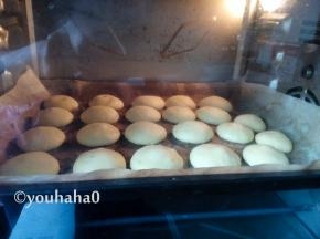 挤好后立刻放入已预热好的烤箱中，175度，中层，10分钟