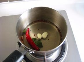 小锅座火上烧开，放凉