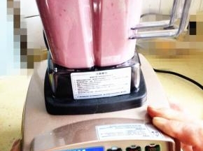 4．	启动破壁机，只要几下就可以了，
