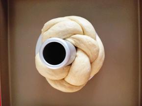 放入烟囱模里，二发至原来2倍大，