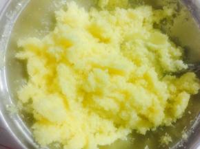 最后加入椰蓉，拌均匀即可