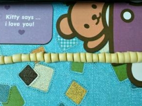 用手揪下一块搓成长条，用刮板切成均匀的大小