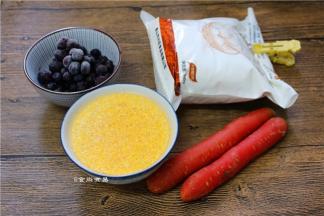 备好食材：玉米碎提前2小时浸泡软；