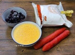 备好食材：玉米碎提前2小时浸泡软；