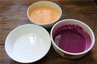 搅拌成没有颗粒的米糊，静置片刻；